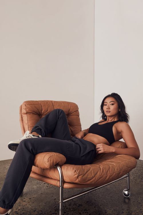 Emery エンボスフリースバックジョガー Meshki 木炭 N80F61479 衣類